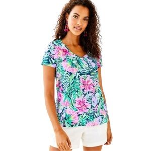 Lilly Pulitzer Etta V-Neck Top in the "Multi Disney Dreamin" Print Size Medium